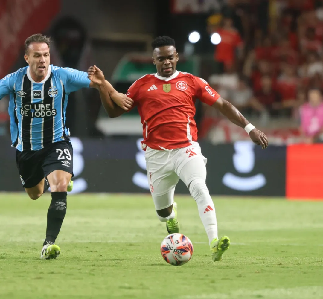 O Inter venceu o Grêmio por 4 a 2
