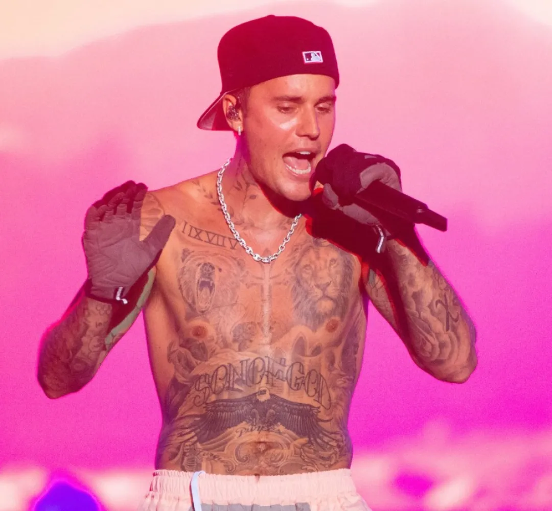 JUSTIN BIEBER