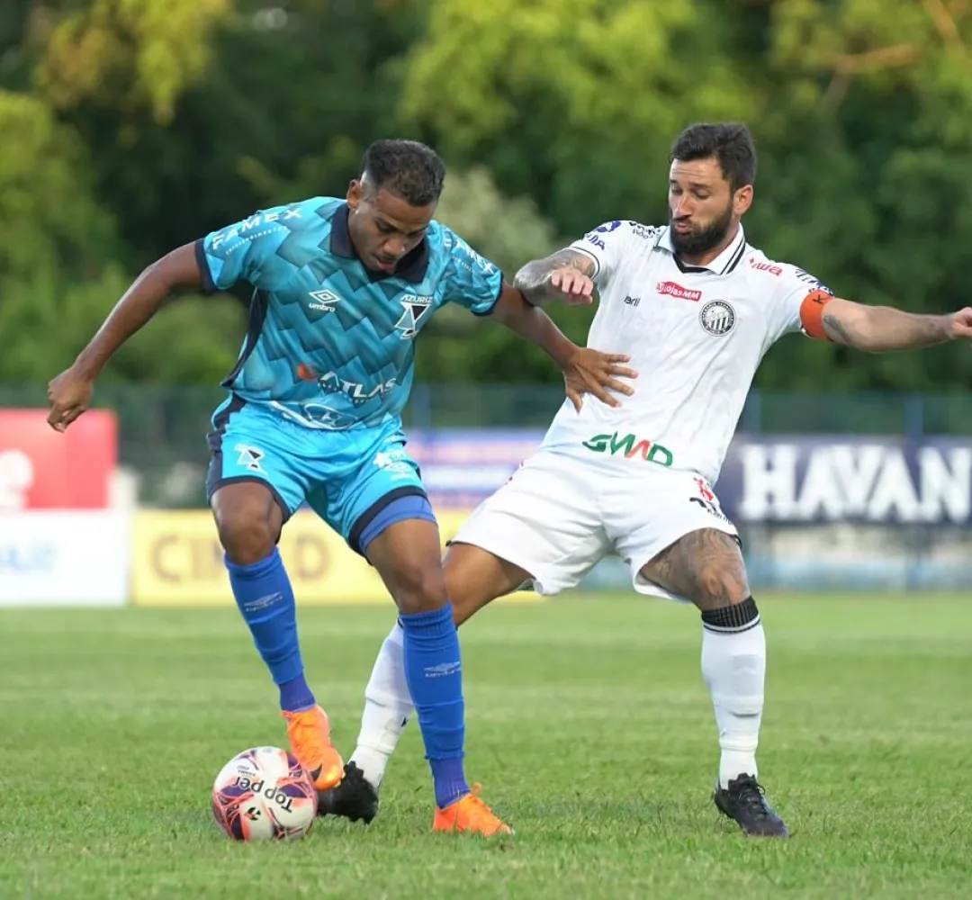 O atual campeão Operário avançou no Estadual