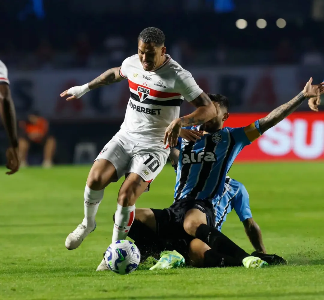 O São Paulo recebe o Grêmio