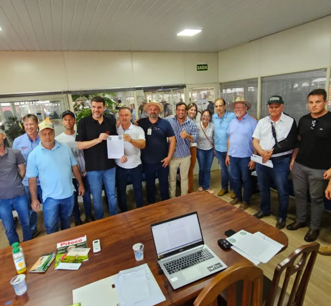 Produtores de leite criam associação