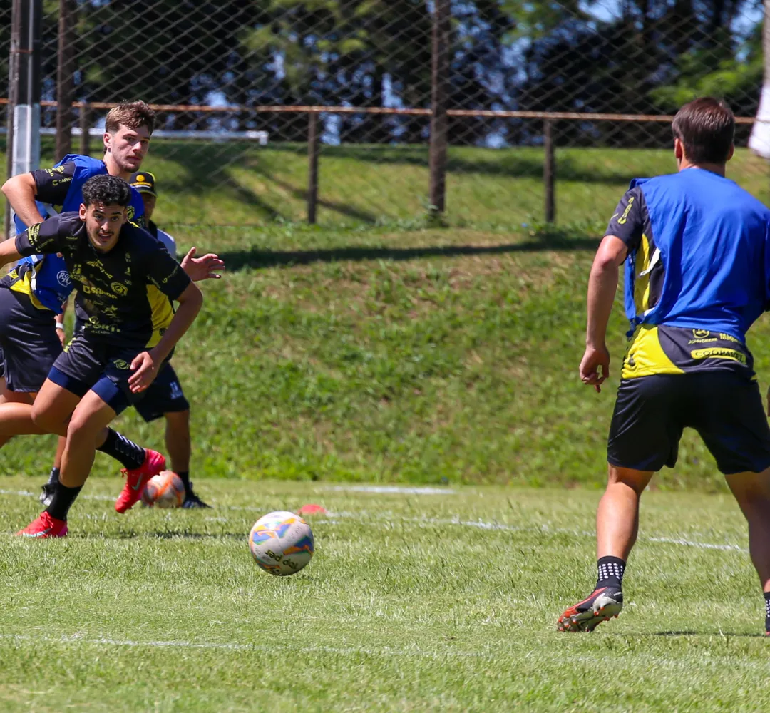 O time Sub-20 segue treinando para o Estadual