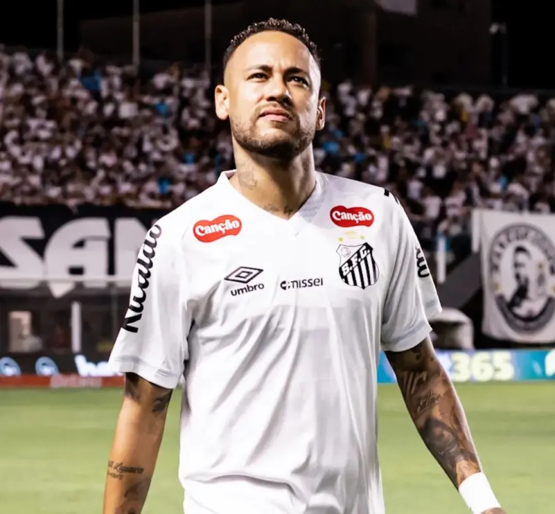 Neymar deve entrar em campo neste domingo
