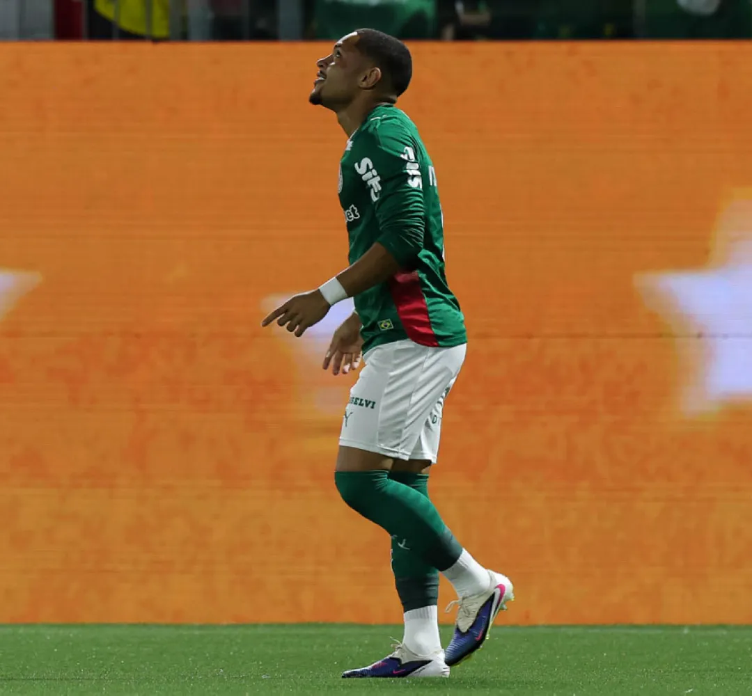 vitor roque