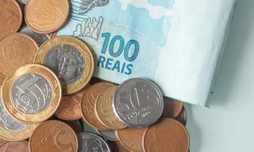 Mercado reduz previsão para inflação e passa a projetar queda da Selic em 2026