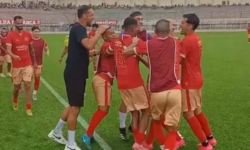 Em jogo insano, Araucária e Rio Branco empatam em 6 a 6