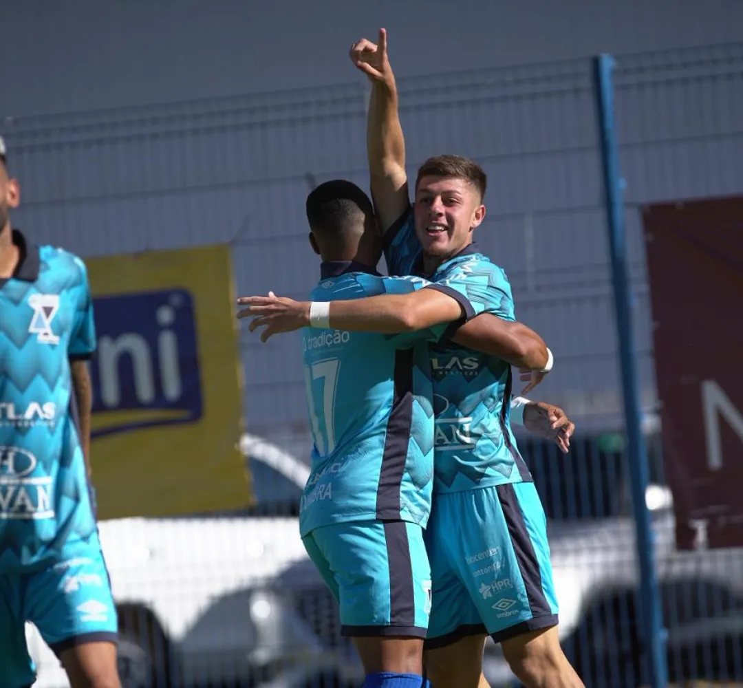 O Azuriz encara o Figueirense