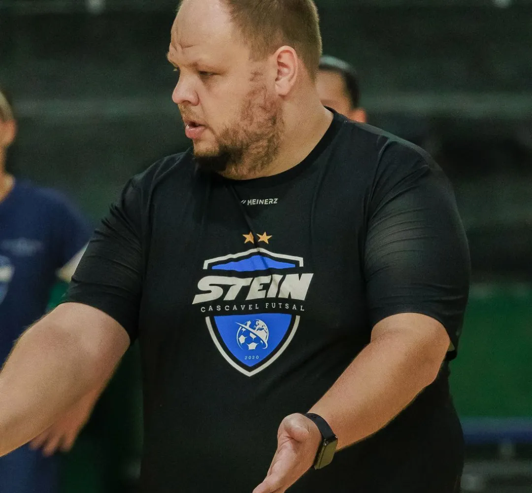 Felipe Bonow, técnico da base