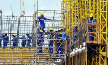 Empresa promete quitar débitos de trabalhadores terceirizados após pressão do sindicato