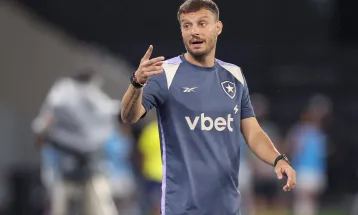 Anselmi celebra título da Taça Rio e manda recado: "Ganhar no futebol não é fácil"