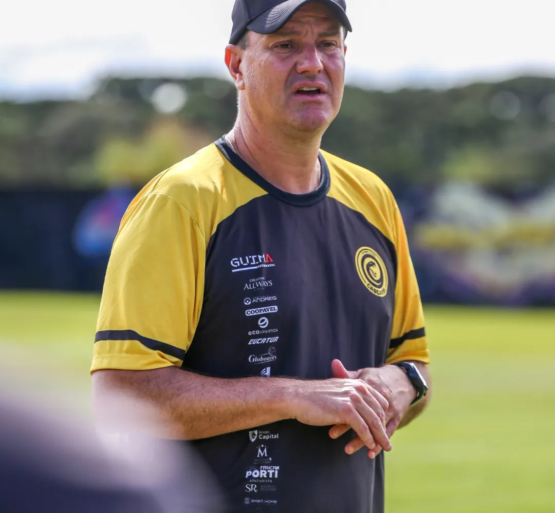 Cesar Bueno, técnico do Cascavel