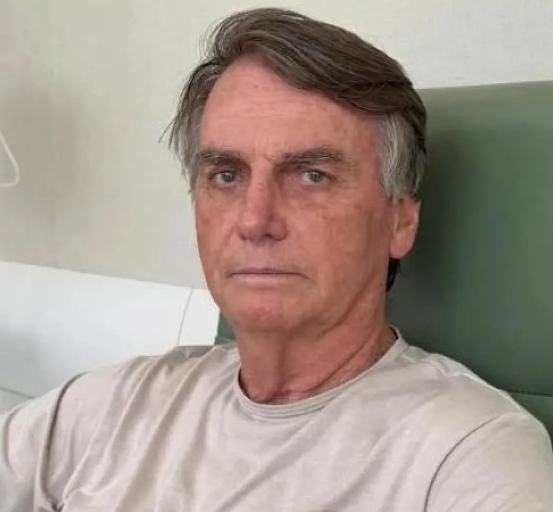 Bolsonaro passa mal  e é levado ao hospital