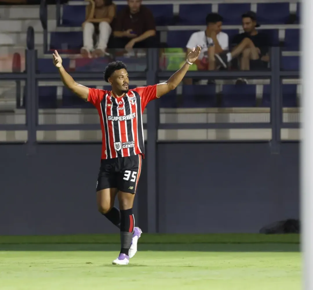 O São Paulo lidera com 16 pontos