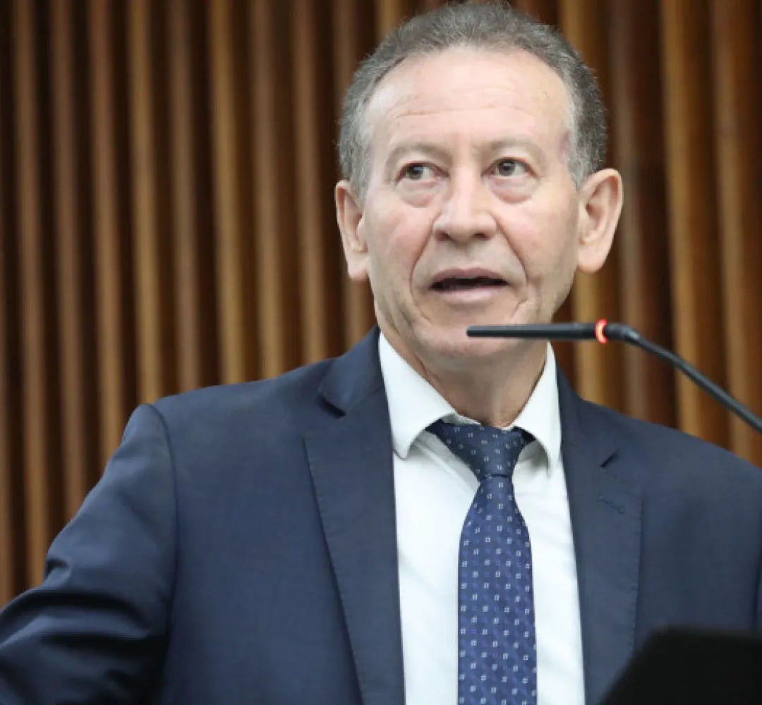 Lemos cobra mellhorais para servidores