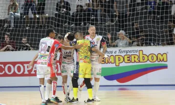 Cascavel Futsal sofre para superar o Ampére no ginásio da Neva