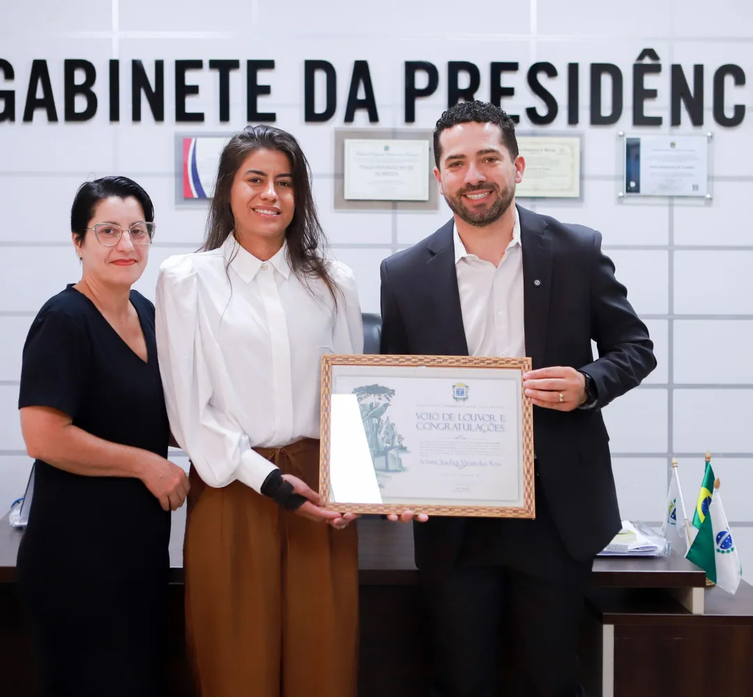 Juliane Suellen é homenageada na Câmara