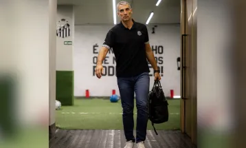 Vojvoda é demitido do Santos após derrota na Vila; veja quem pode assumir