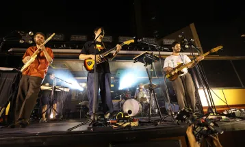 Banda Jovem Dionisio reúne 6 mil pessoas na Rua XV em show pelo aniversário de Curitiba