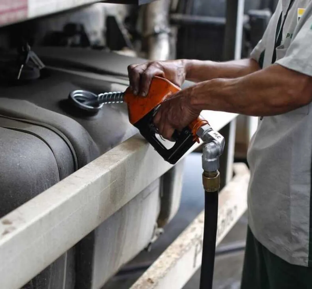 Abastecendo diesel