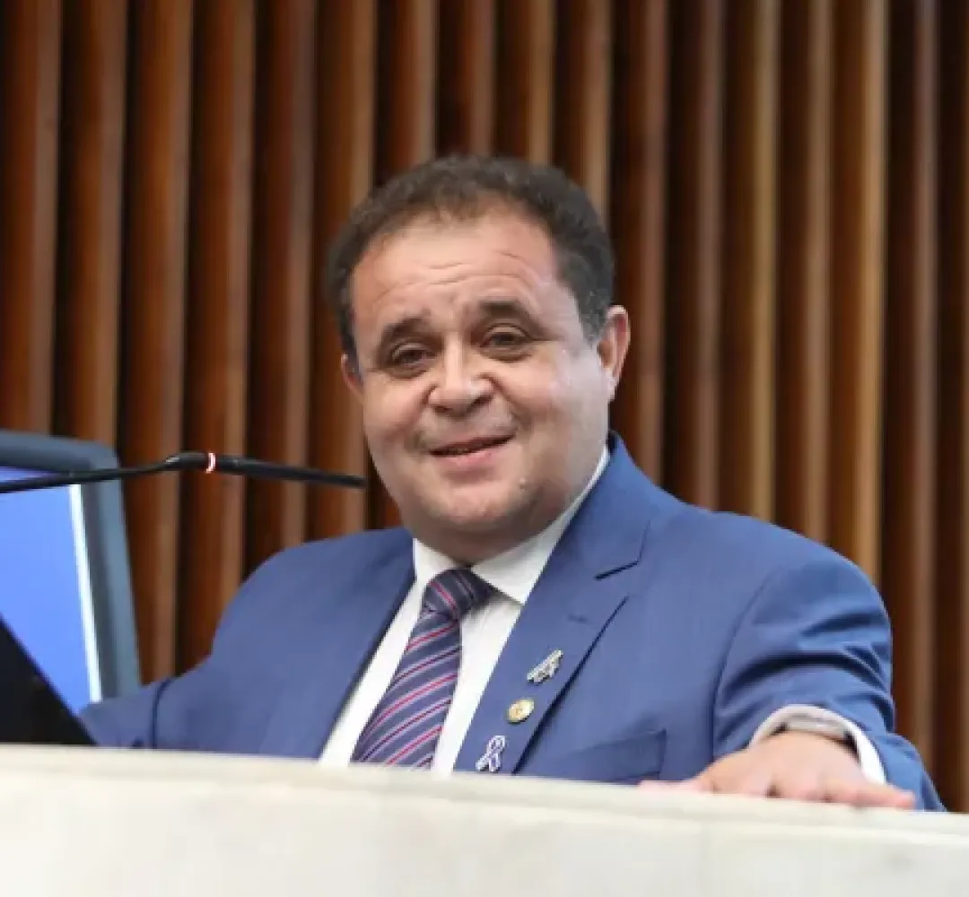 Batatinha deixa MDB