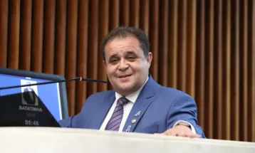 Pré-candidato pelo PSD, Batatinha deixa programa de TV para cumprir legislação eleitoral