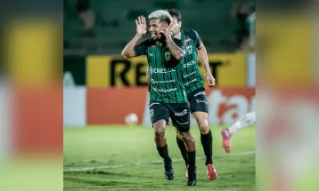 Maringá vence Ferroviária de virada com show de Negueba na estreia do Brasileirão Série C
