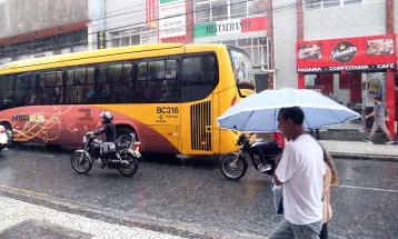 Deve chover até quarta-feira em várias regiões do Paraná, prevê Simepar