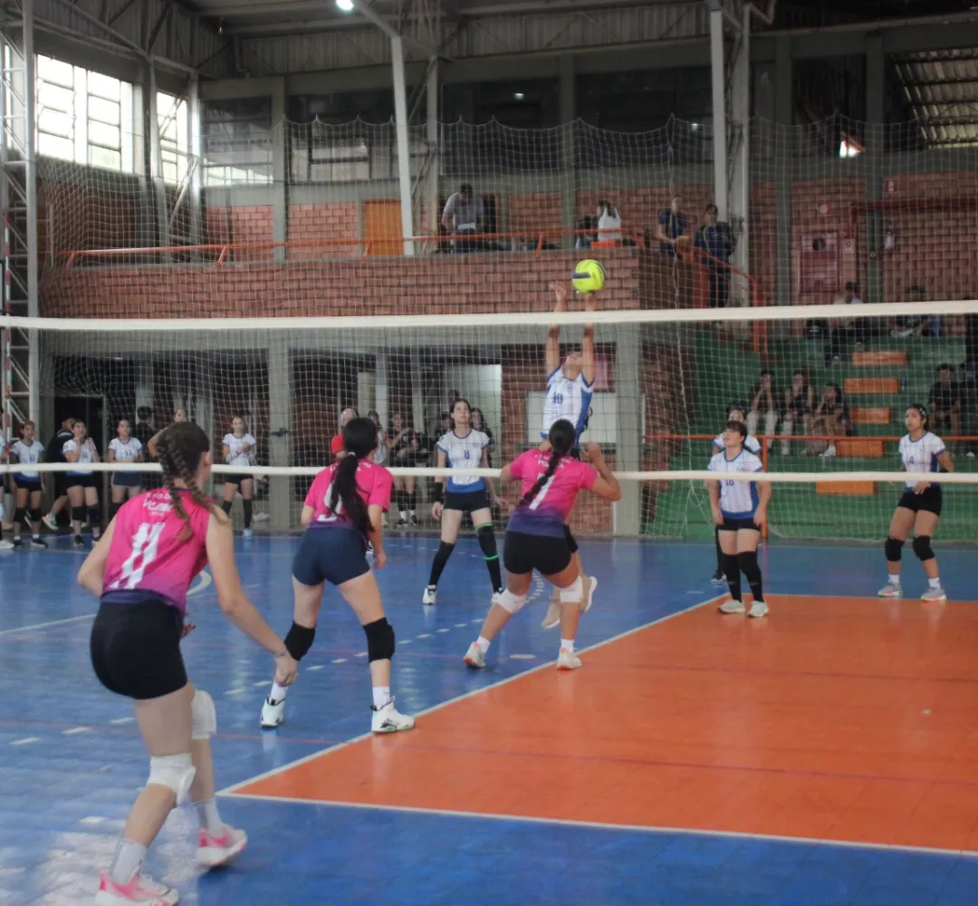 O vôlei abriu a fase municipal em Cascavel