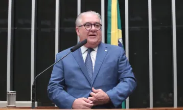 Comissão pode votar regulamentação do trabalho por aplicativo; conheça a proposta