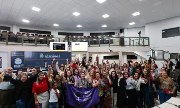 Sobrecarga e invisibilidade marcam debate sobre cuidado e direitos das mulheres em Guarapuava