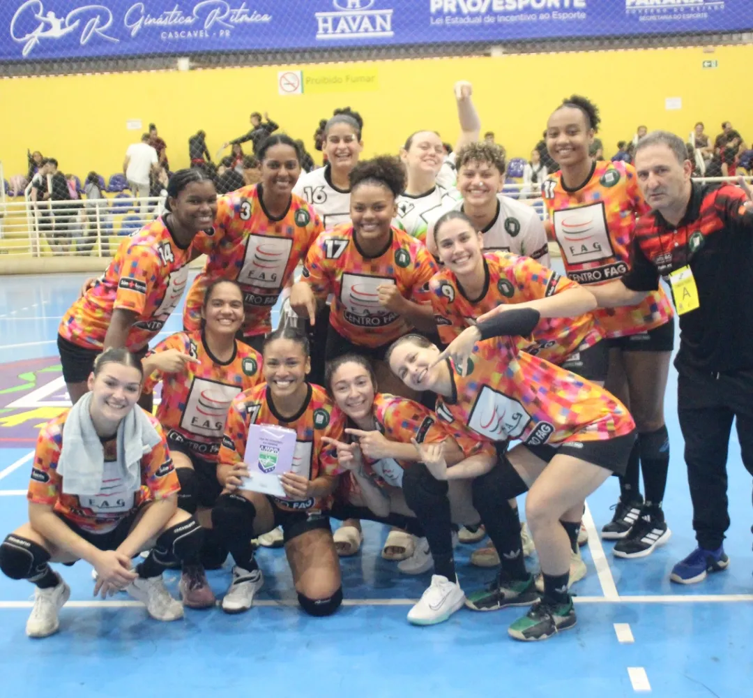 As meninas do Cascavel Handebol lideram o Estadual