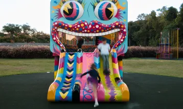 MON inaugura escultura interativa e promove “caça às artes” gratuita com prêmios