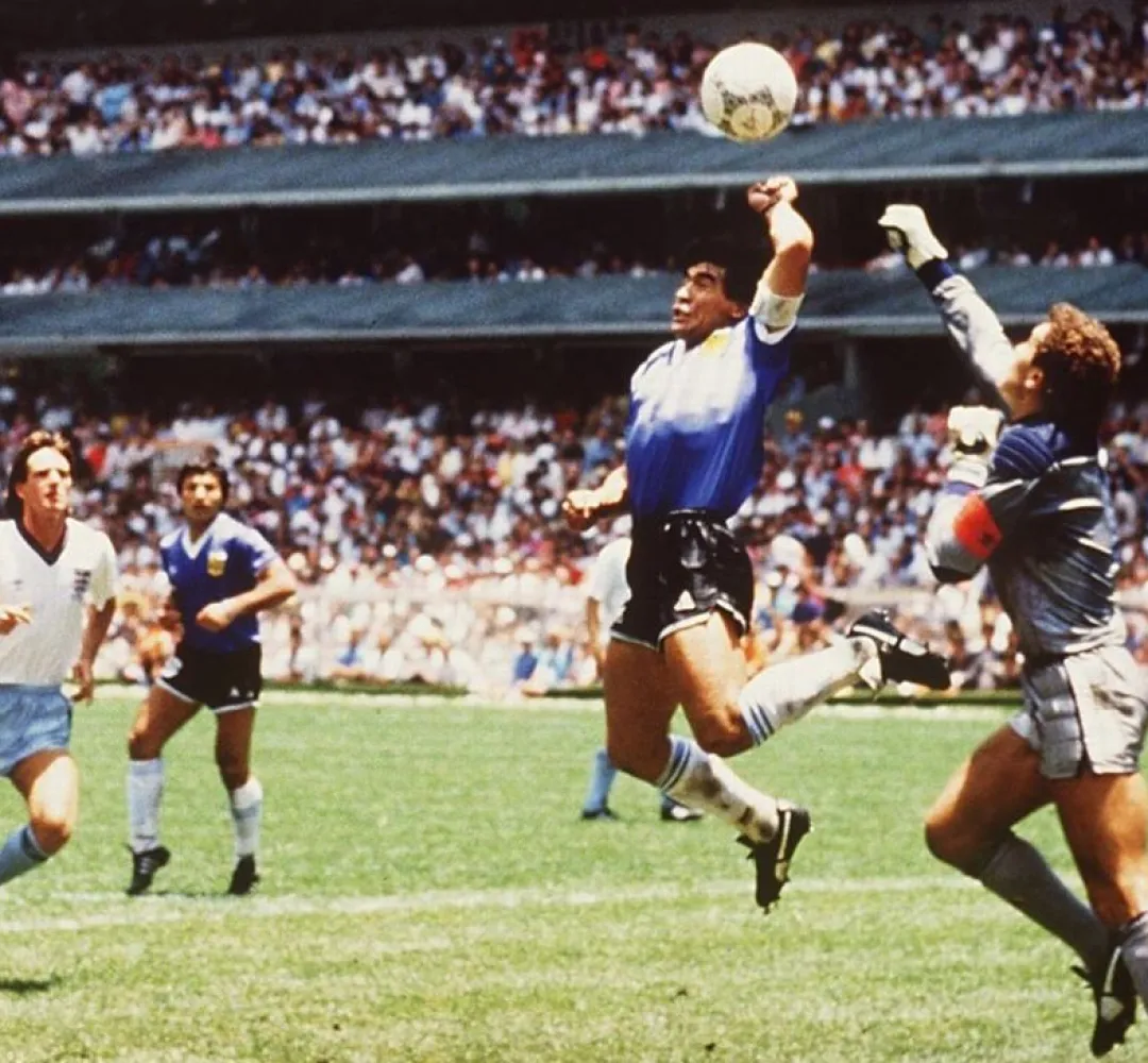 Maradona fez o gol de mão contra os ingleses