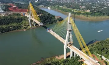 Ponte da Integração tem novas regras para ônibus e caminhões entre Brasil e Paraguai