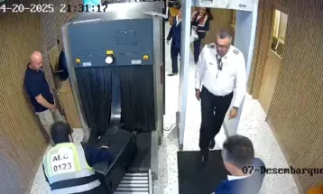 Quatro políticos estavam em voo investigado por suspeita de contrabando
