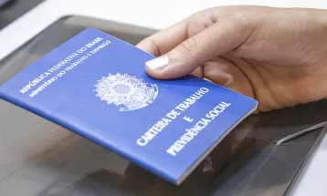 Desemprego cai para 5,3%, o menor para o trimestre terminado em julho