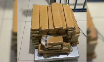 Perseguição na BR-277 termina em capotamento e apreensão de maconha em Medianeira