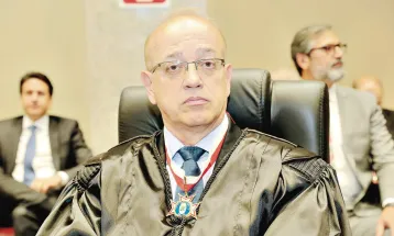 Desembargador compara abordagem policial na chuva a cena de “Cantando na Chuva” e questiona legalidade