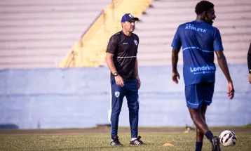 Na zona de rebaixamento da Série B, Londrina demite técnico Allan Aal