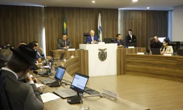 CCJ barra emenda que estendia auxílio-saúde a aposentados da PGE e expõe impasse jurídico e político na Alep