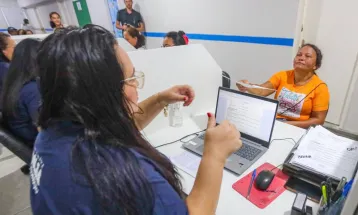 Nova lei quer assegurar atendimento pessoal no CadÚnico para famílias de baixa renda