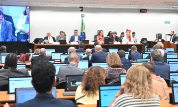 Ministro diz que fim da escala 6x1 é “tardio” e defende jornada de 40 horas