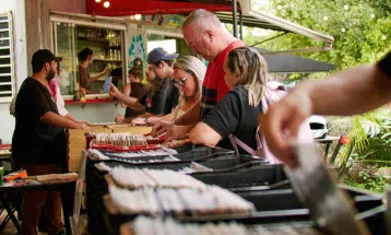 Feira de Vinil reúne mais de 5 mil discos em  Cascavel