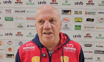 Banana é apresentado como técnico do Cascavel Futsal