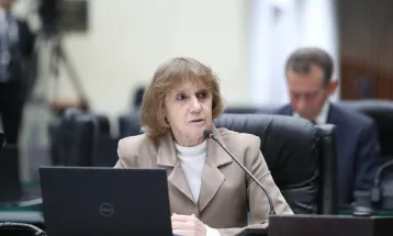 Deputada aciona governo por recomposição salarial de servidores públicos