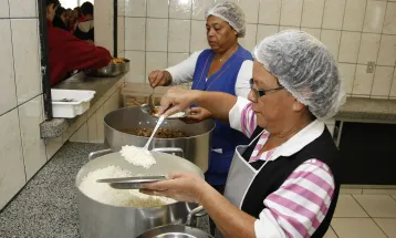 Crise na rede de educação de Ponta Grossa: vereador denuncia falta de pagamentos a merendeiras terceirizadas
