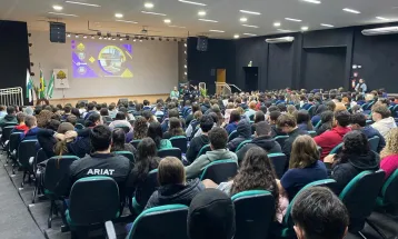 Guarda Municipal orienta estudantes de Toledo sobre uso de patinetes e bikes elétricas