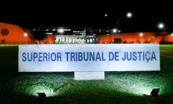 Julgamento sobre hora-atividade de professores do PR é adiado