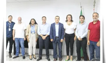 Após suspensão de pregão bilionário, visita de comitiva da SEED a empresa mineira amplia questionamentos