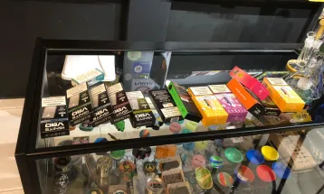 Operação Sentinela apreende cigarros eletrônicos em comércio de Cascavel; homem é detido